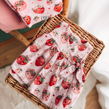 Carica l'immagine nel visualizzatore di Gallery, Corredino nascita Vestito fragole